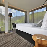 Grand Hradec Hotel 4*
