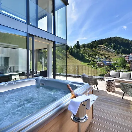 Grand Hradec Hotel 4*