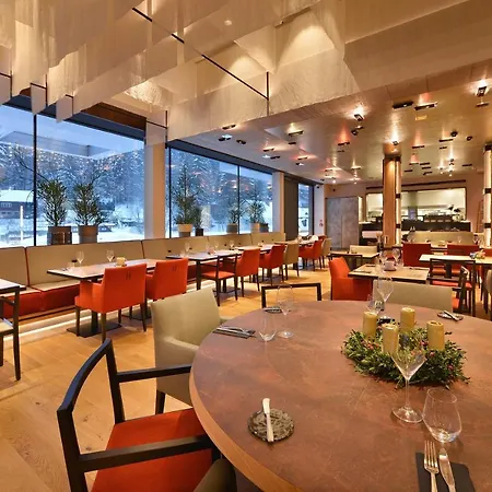 Grand Hradec Szálloda 4*
