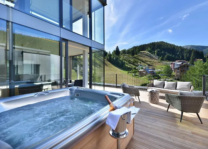 Grand Hradec Hotel 4*