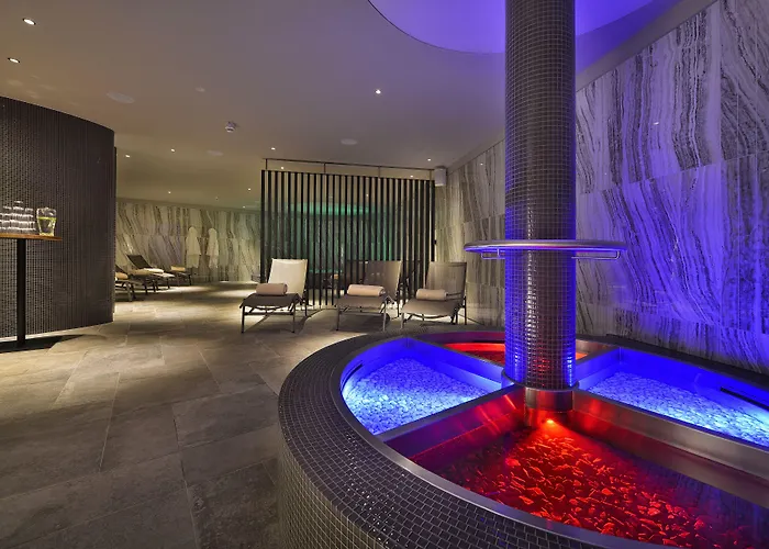 Grand Hradec Hotel 4*