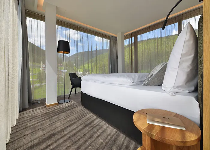 Grand Hradec Hotel 4*