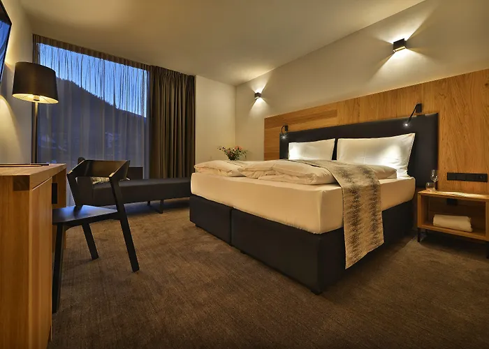 Grand Hradec Hotel 4*